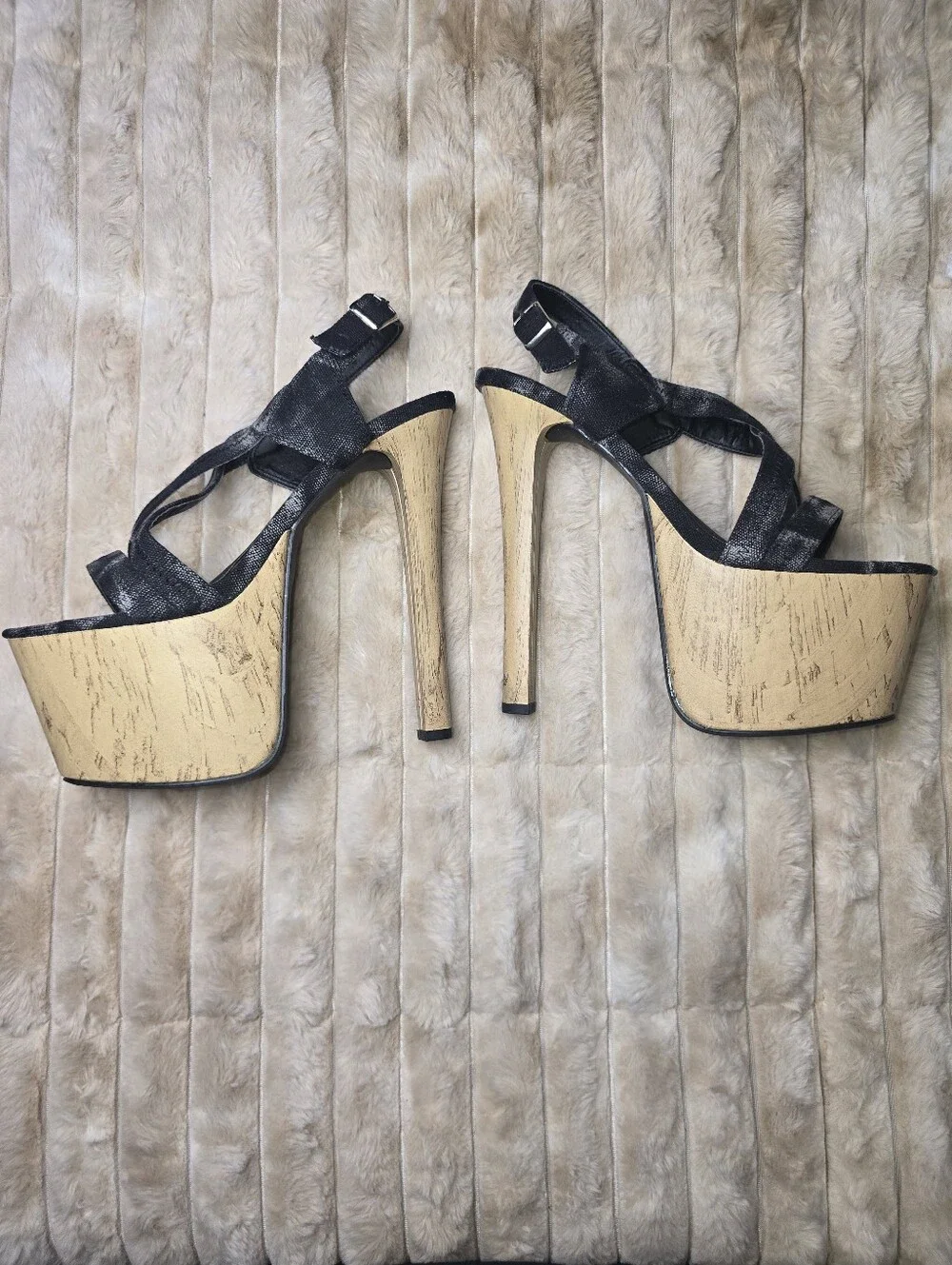 FRH Fahrenheit Black Silver Textured Cork Platform High Heel Sandals Size 8